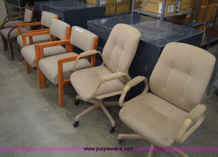 (7) office chairs in Wichita, KS Item BW9872 sold Purple Wave