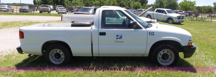 image for item BZ9579 2003 Chevrolet S10 pickup truck