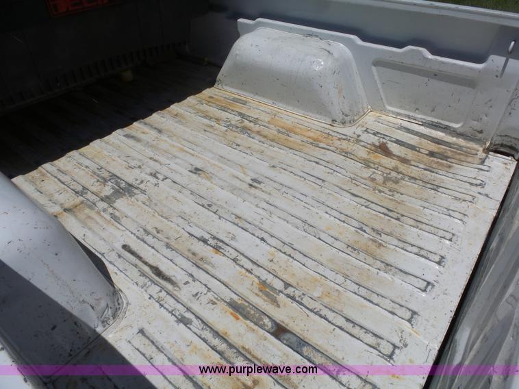 image for item BZ9579 2003 Chevrolet S10 pickup truck