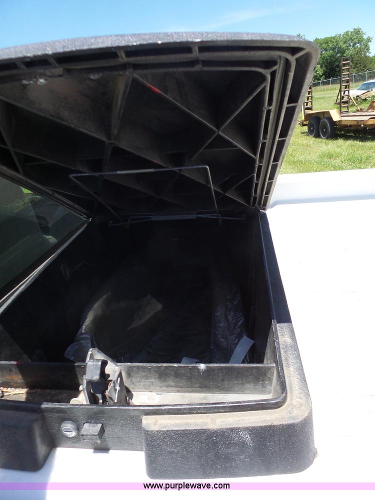 image for item BZ9579 2003 Chevrolet S10 pickup truck