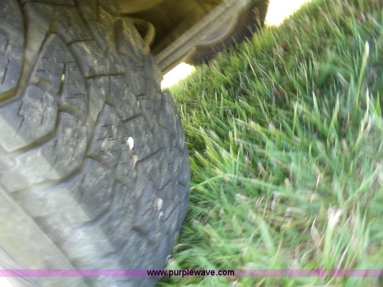 image for item BZ9579 2003 Chevrolet S10 pickup truck