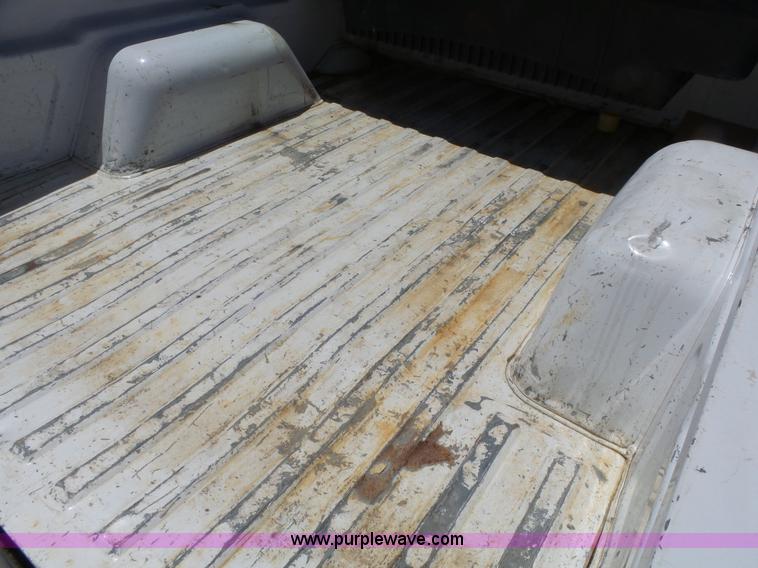 image for item BZ9579 2003 Chevrolet S10 pickup truck