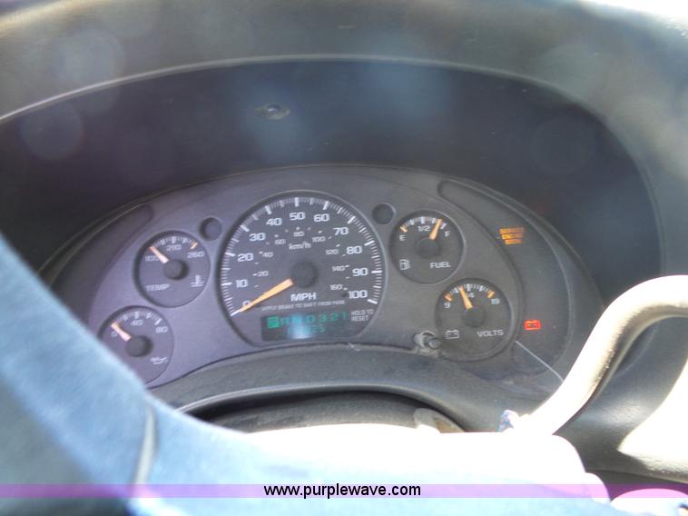 image for item BZ9579 2003 Chevrolet S10 pickup truck