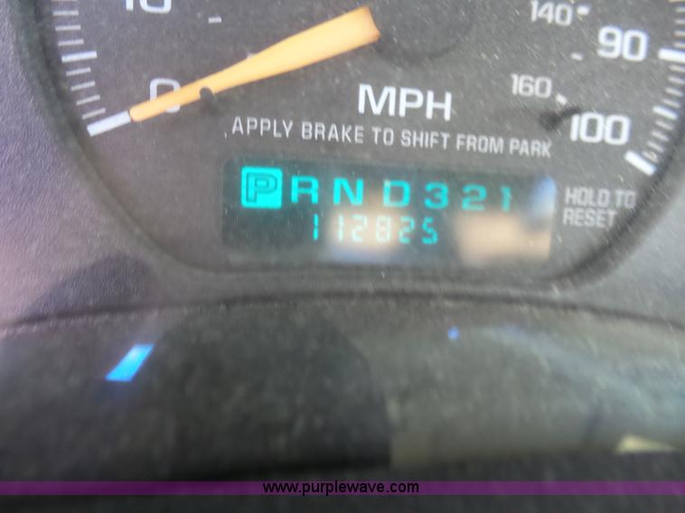 image for item BZ9579 2003 Chevrolet S10 pickup truck