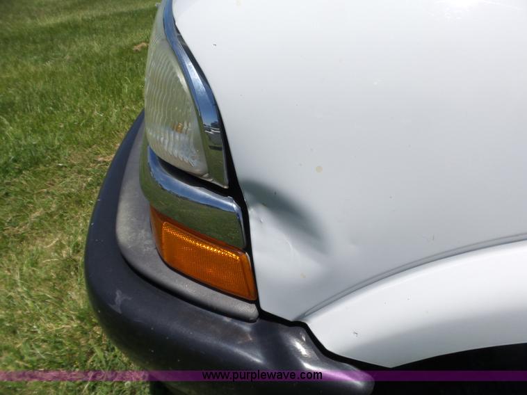 image for item BZ9579 2003 Chevrolet S10 pickup truck