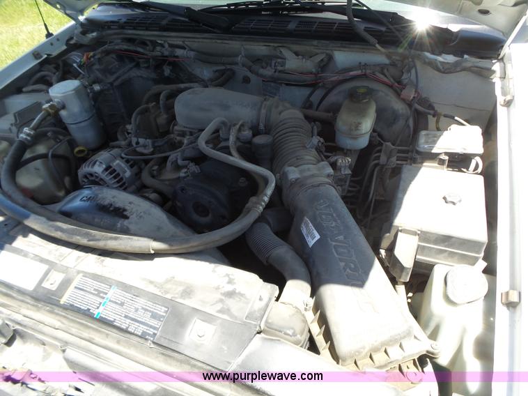 image for item BZ9579 2003 Chevrolet S10 pickup truck