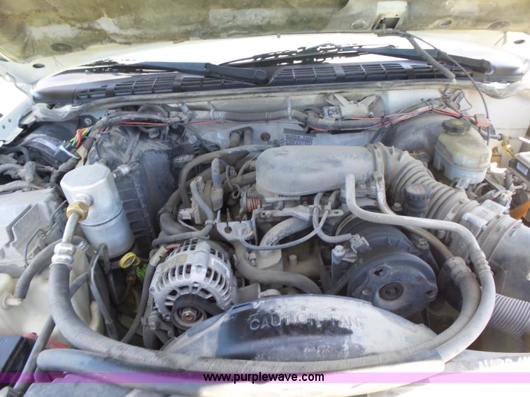 image for item BZ9579 2003 Chevrolet S10 pickup truck