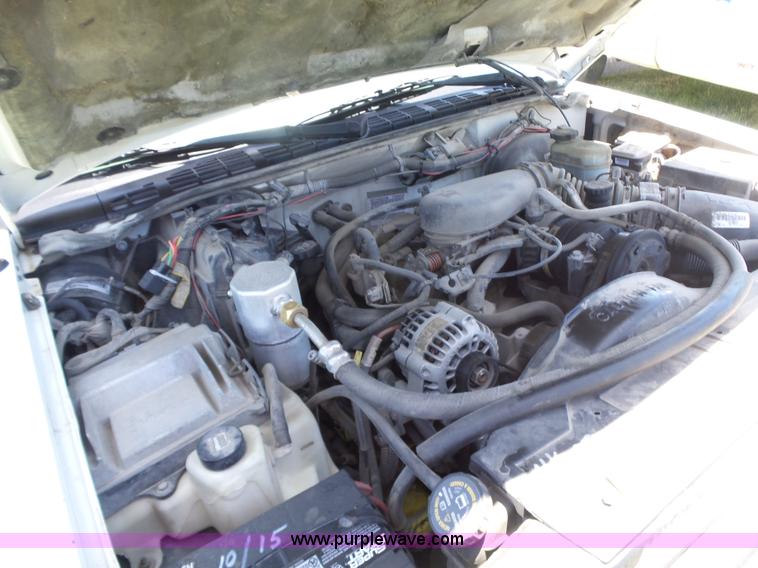 image for item BZ9579 2003 Chevrolet S10 pickup truck