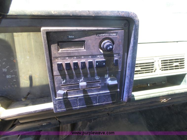 image for item BZ9580 1993 Chevrolet 1500 pickup truck