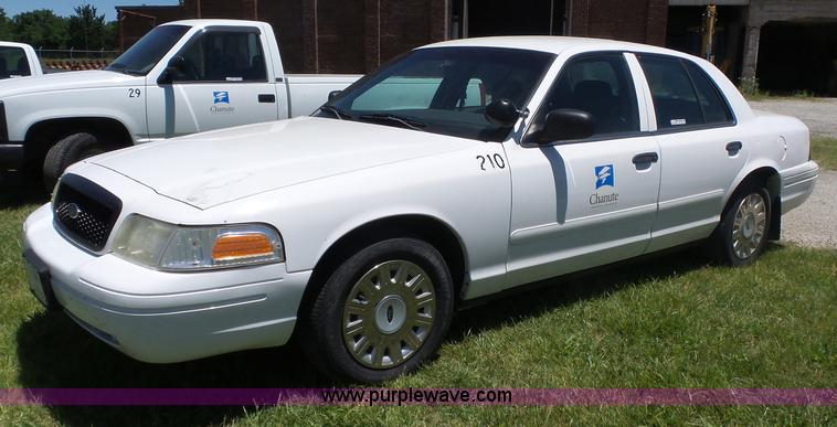 image for item BZ9581 2004 Ford Crown Victoria Police Interceptor