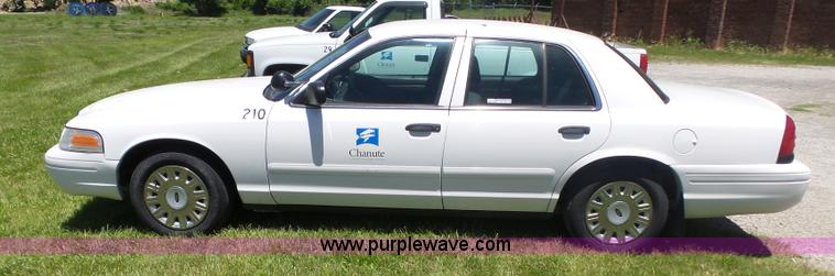 image for item BZ9581 2004 Ford Crown Victoria Police Interceptor