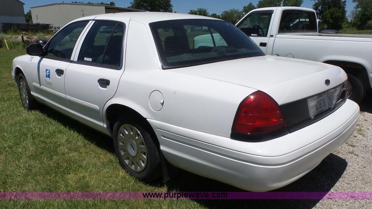 image for item BZ9581 2004 Ford Crown Victoria Police Interceptor