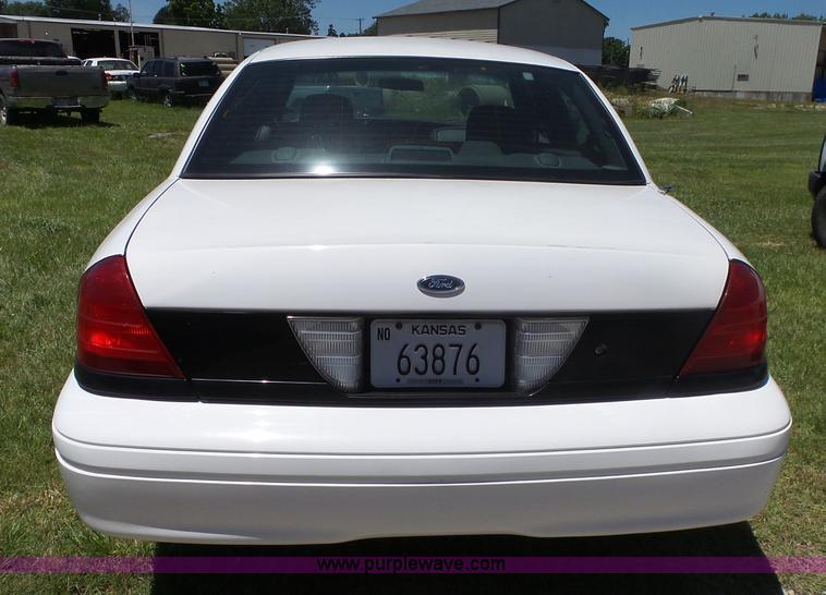 image for item BZ9581 2004 Ford Crown Victoria Police Interceptor