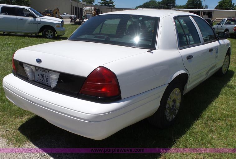 image for item BZ9581 2004 Ford Crown Victoria Police Interceptor