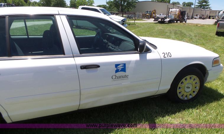 image for item BZ9581 2004 Ford Crown Victoria Police Interceptor