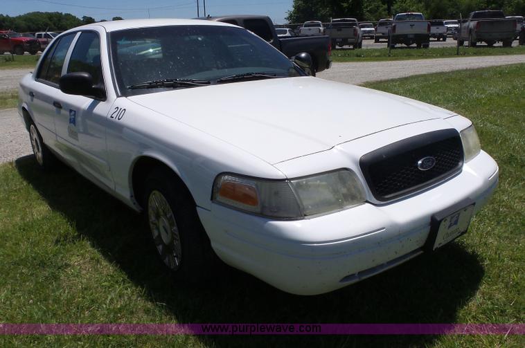 image for item BZ9581 2004 Ford Crown Victoria Police Interceptor
