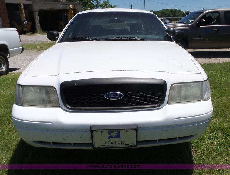 image for item BZ9581 2004 Ford Crown Victoria Police Interceptor