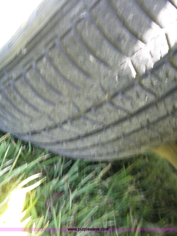 image for item BZ9581 2004 Ford Crown Victoria Police Interceptor