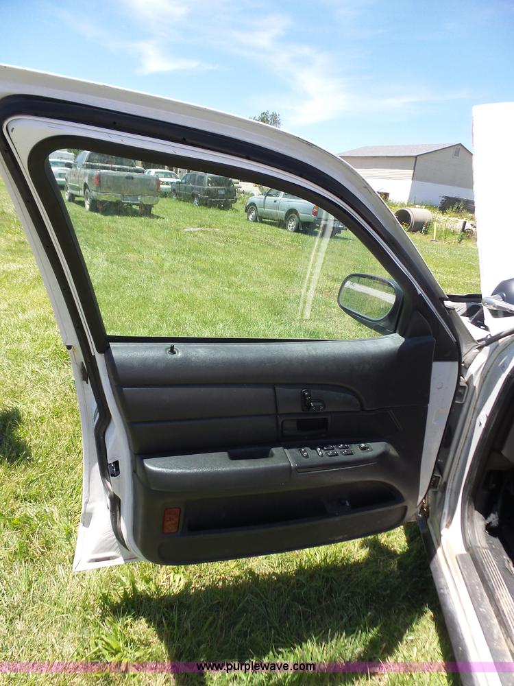 image for item BZ9581 2004 Ford Crown Victoria Police Interceptor