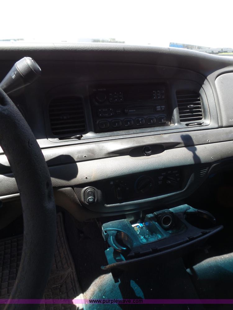 image for item BZ9581 2004 Ford Crown Victoria Police Interceptor