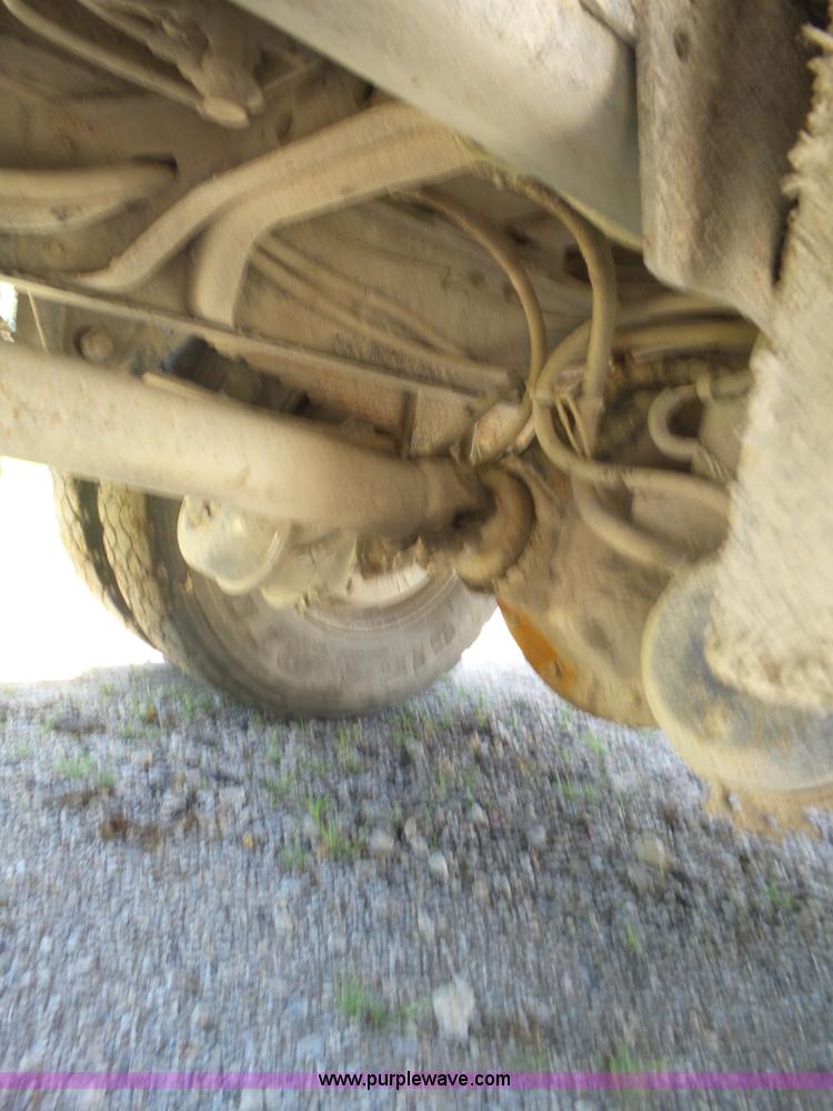 image for item BZ9582 1985 International S1700 dump truck