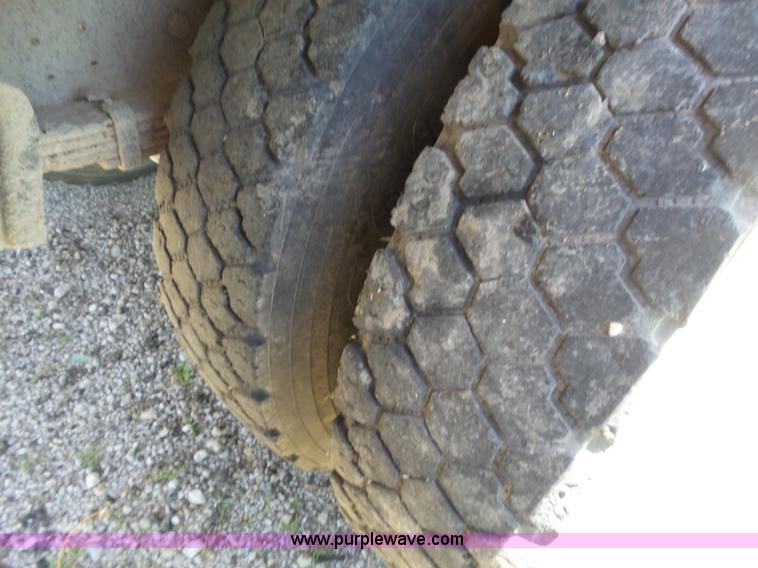 image for item BZ9582 1985 International S1700 dump truck