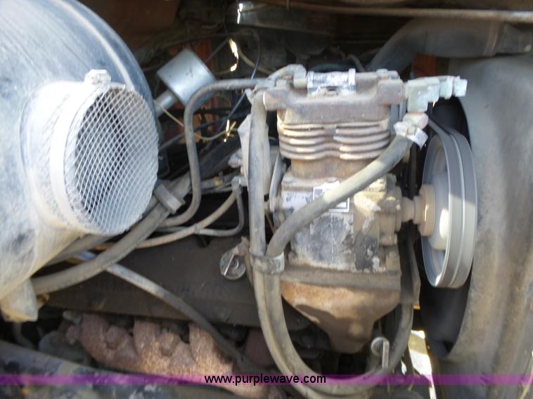 image for item BZ9582 1985 International S1700 dump truck