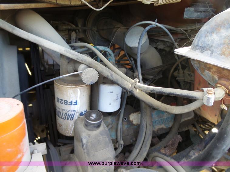 image for item BZ9582 1985 International S1700 dump truck