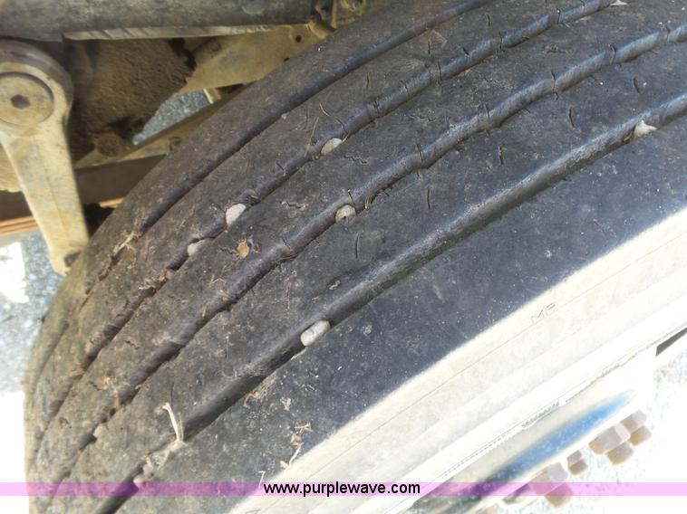 image for item BZ9582 1985 International S1700 dump truck