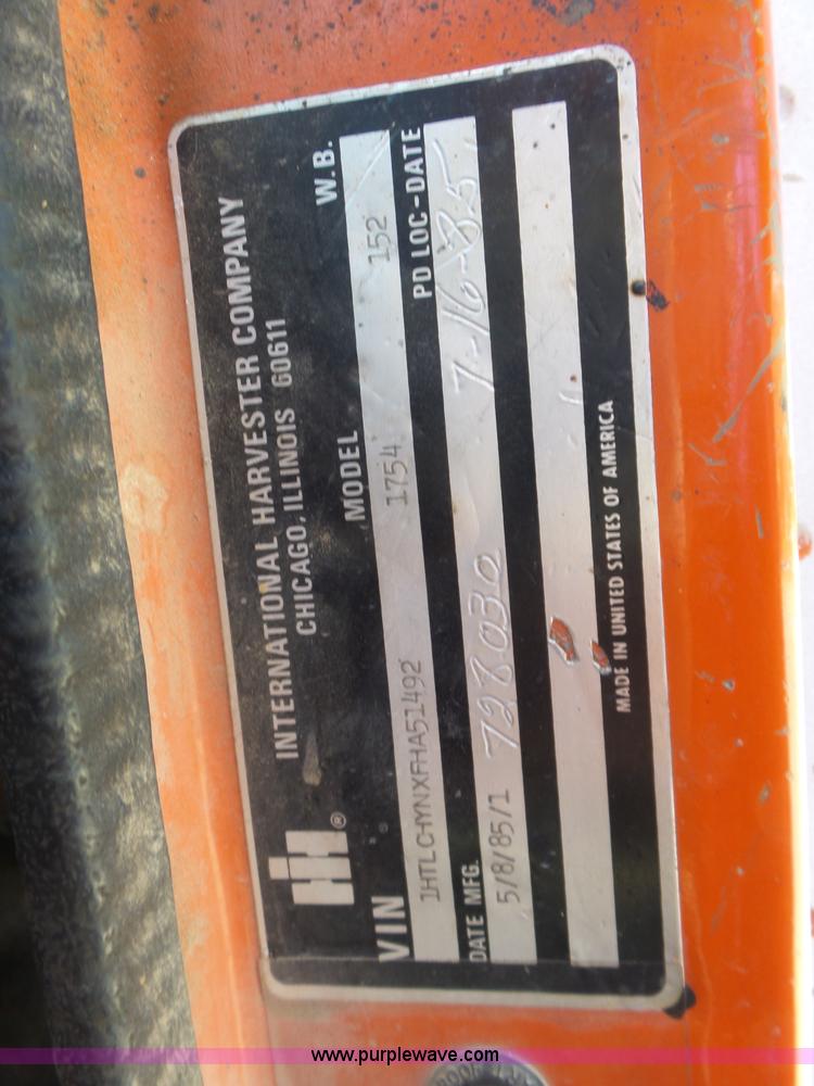 image for item BZ9582 1985 International S1700 dump truck