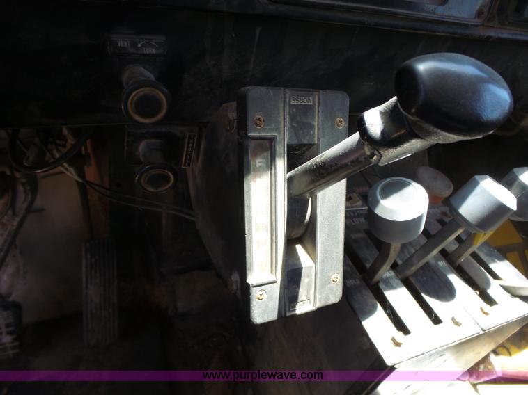 image for item BZ9582 1985 International S1700 dump truck