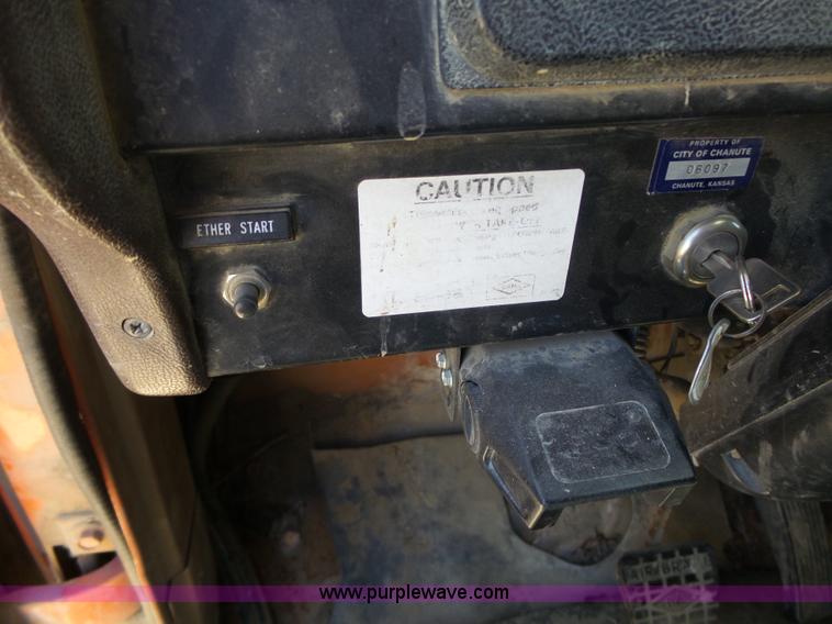 image for item BZ9582 1985 International S1700 dump truck