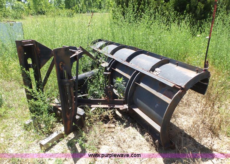 image for item BZ9582 1985 International S1700 dump truck