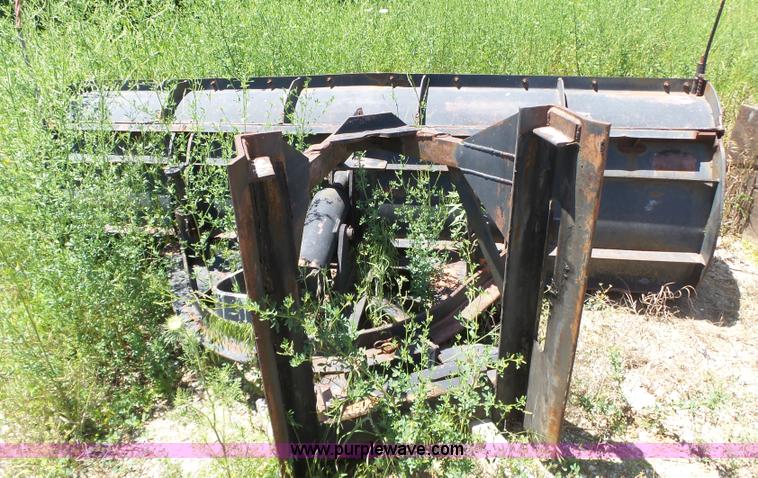 image for item BZ9582 1985 International S1700 dump truck