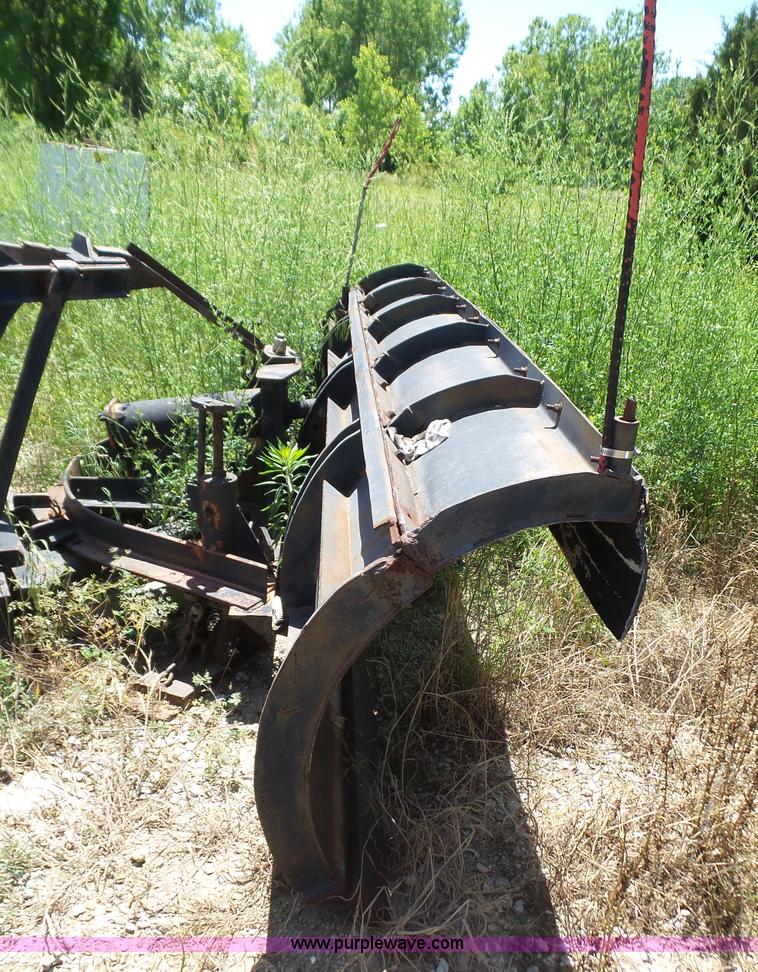 image for item BZ9582 1985 International S1700 dump truck