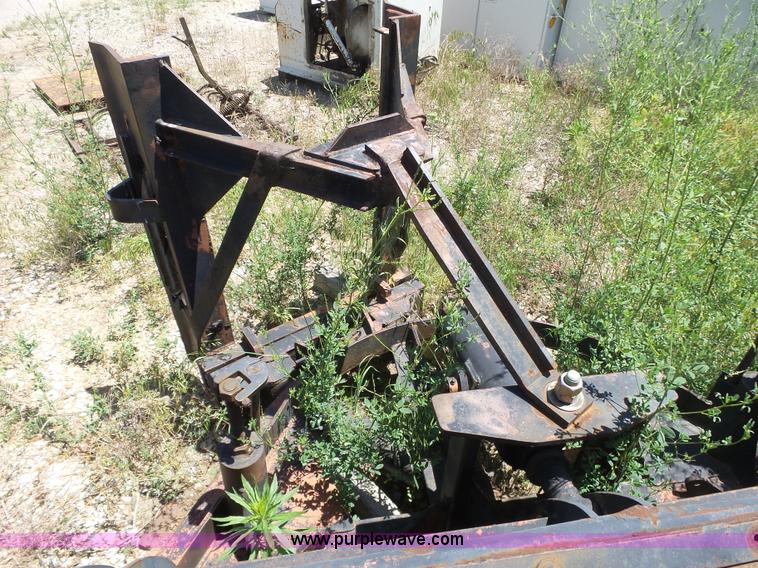 image for item BZ9582 1985 International S1700 dump truck