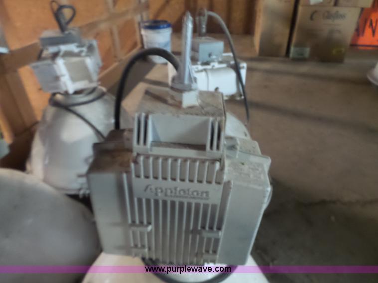 image for item BZ9587 (22) light fixtures