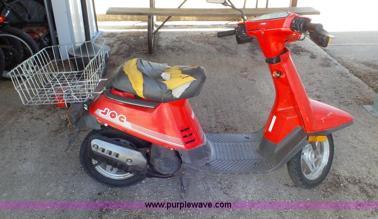 image for item CD9957 1986 Yamaha Jog moped
