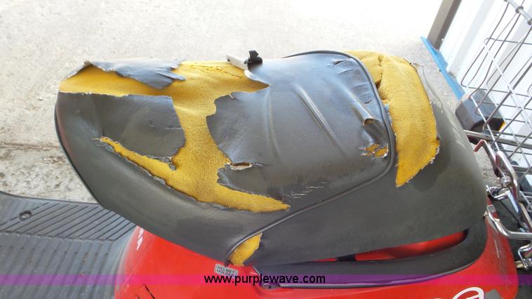 image for item CD9957 1986 Yamaha Jog moped