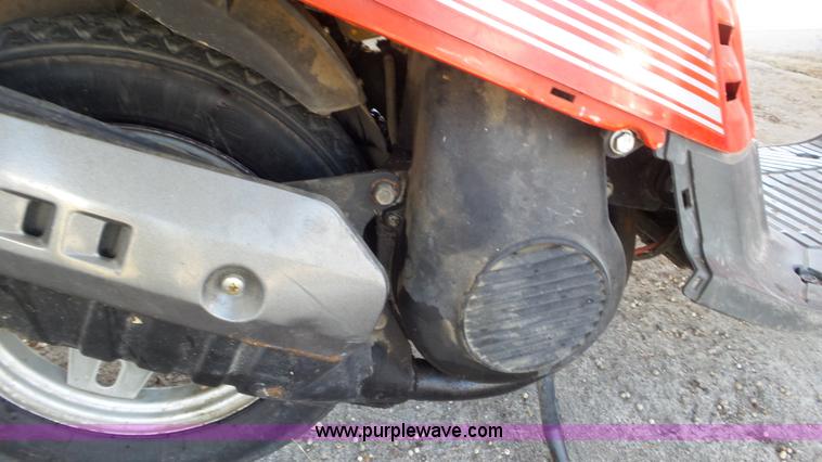 image for item CD9957 1986 Yamaha Jog moped