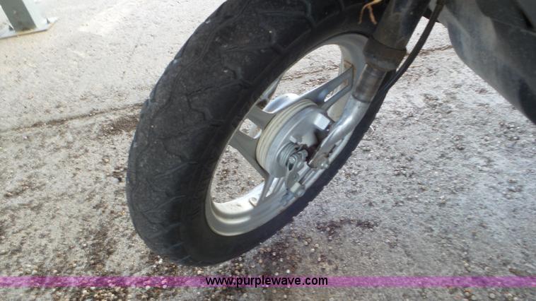 image for item CD9957 1986 Yamaha Jog moped