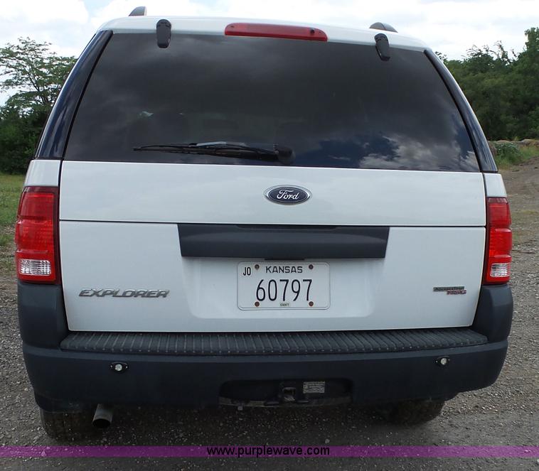image for item J4051 2005 Ford Explorer SUV