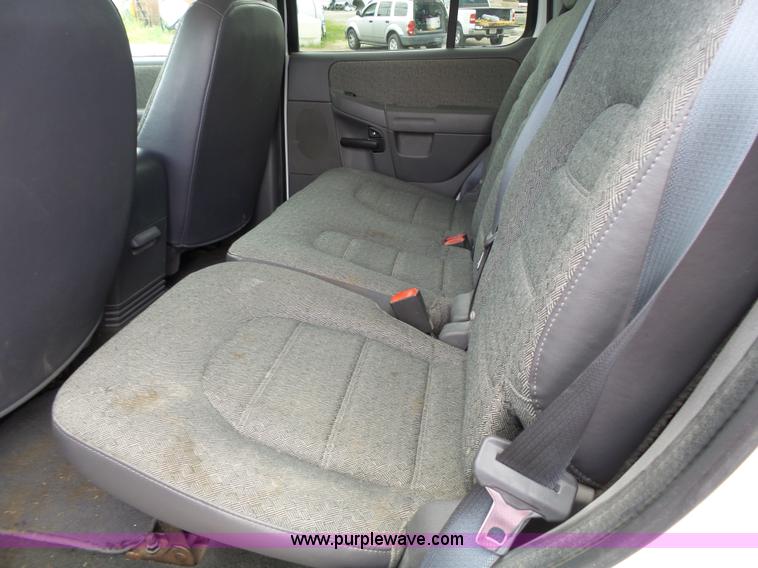 image for item J4051 2005 Ford Explorer SUV