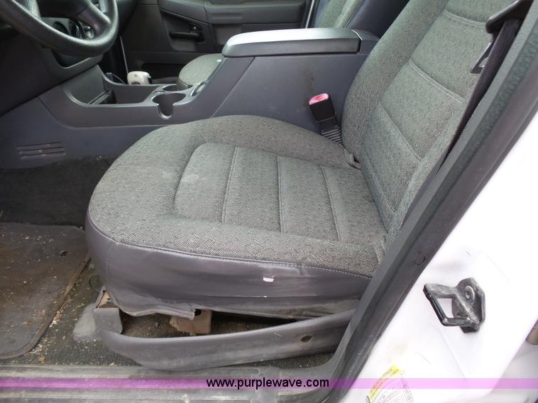 image for item J4051 2005 Ford Explorer SUV