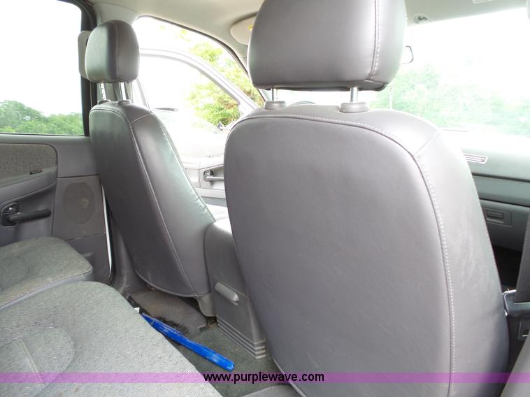 image for item J4051 2005 Ford Explorer SUV