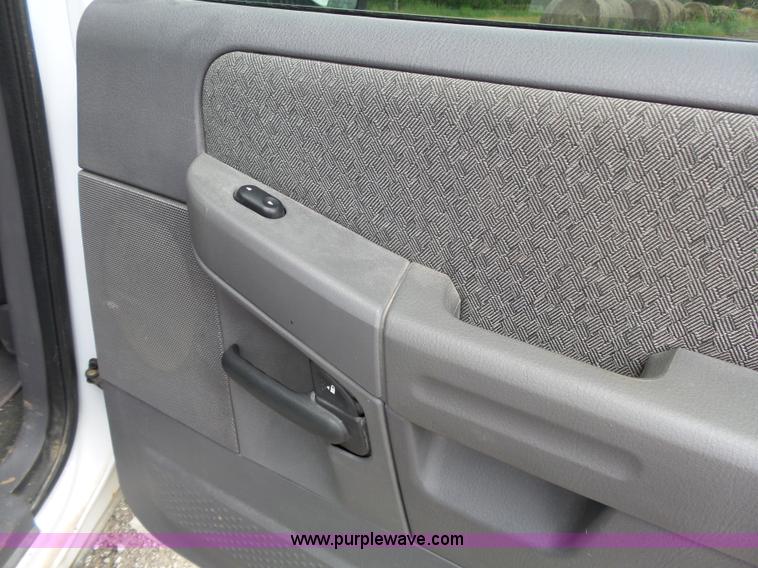 image for item J4051 2005 Ford Explorer SUV