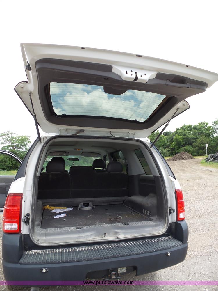 image for item J4051 2005 Ford Explorer SUV