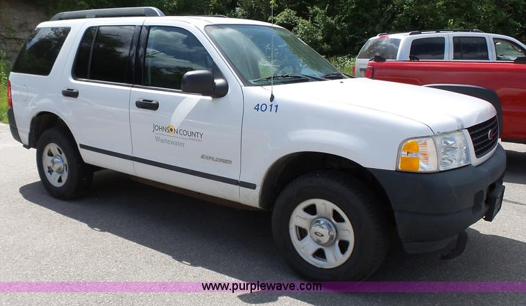 image for item J4055 2005 Ford Explorer SUV