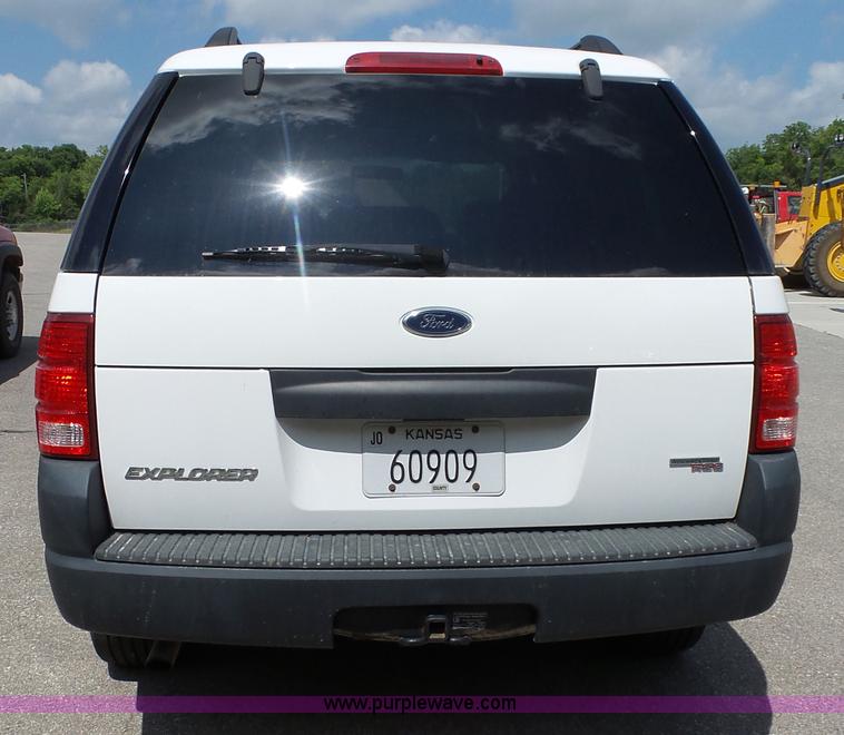 image for item J4055 2005 Ford Explorer SUV