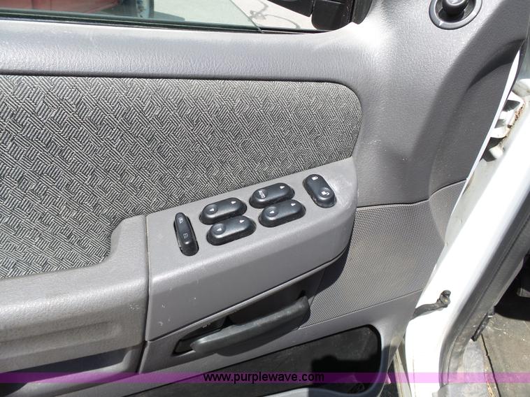 image for item J4055 2005 Ford Explorer SUV